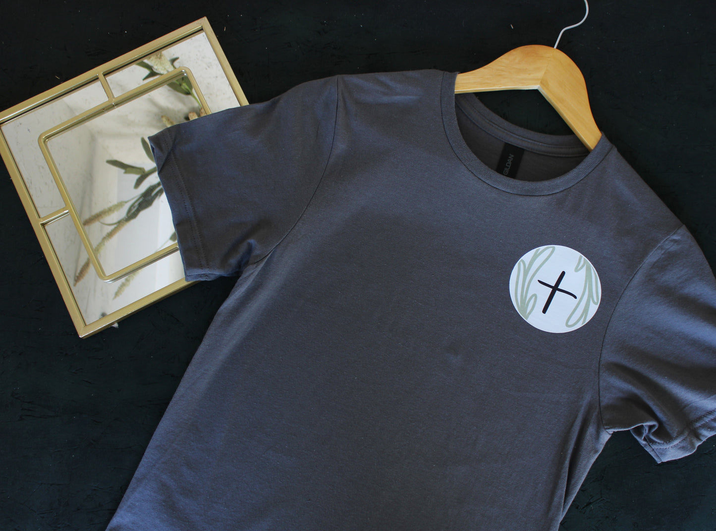 Victory screen print short sleeve tee