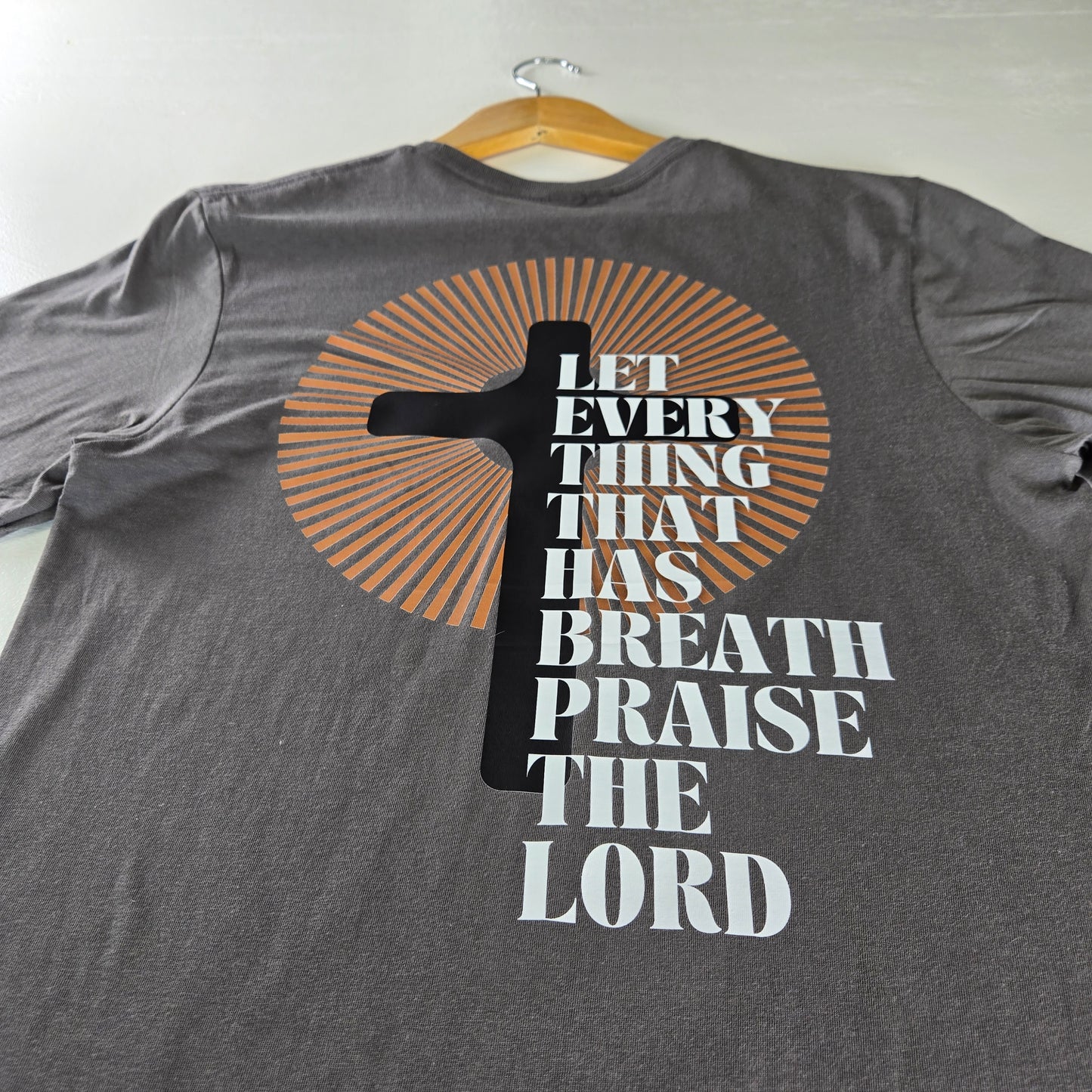 Praise the Lord tee